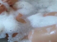 Masturbation and blowjob in the bath Thumb
