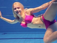 Hot Elena shows what she can do under water Thumb