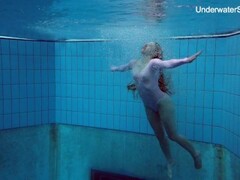 Redhead Simonna showing her body underwater Thumb