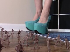 Crush fetish: Giantess Goddess Lucy crushes army men with heels - lucywants Thumb