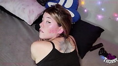 Loira tatuada acordou pedindo leite na boca Thumb
