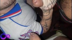CABINE DE UM BAR DO SEXO COM TRES HOMENS CURTINDO O SEXO AS ESCURAS - FULL ON SHEER Thumb